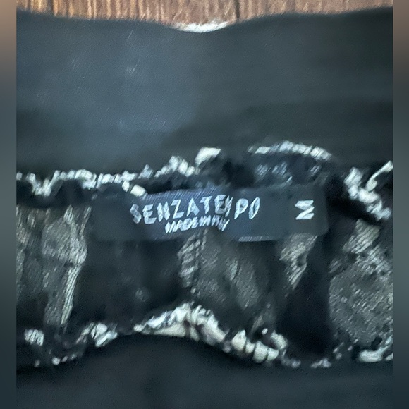 Medium Skirt with lace detail and tulle lining - Picture 2 of 5